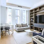 Modern Luxury Entire Covent Garden Apartment Sleeps 5 600Sqft